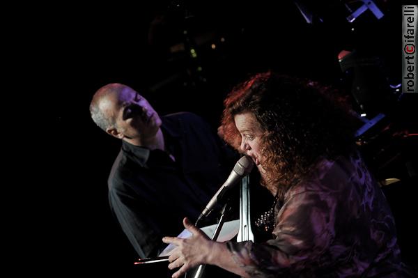 Sarah Jane Morris e Danilo Reaa