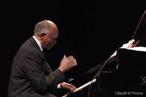 hank jones