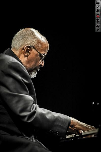 Junior Mance