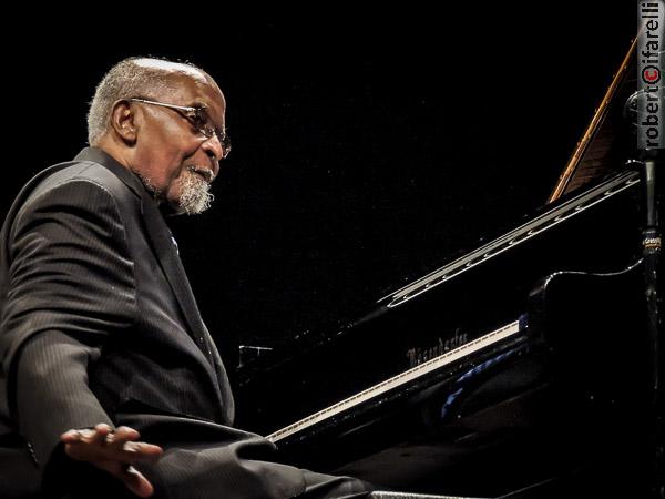 Junior Mance