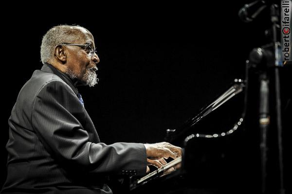 Junior Mance