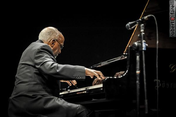 Junior Mance