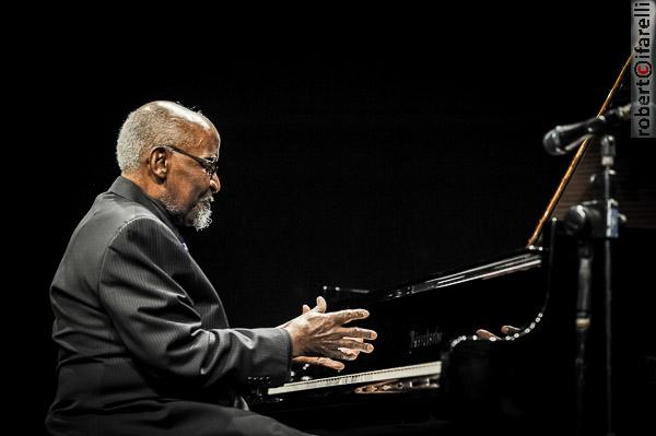 Junior Mance