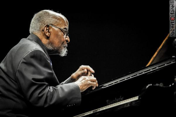 Junior Mance