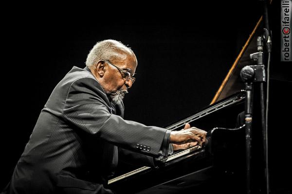 Junior Mance