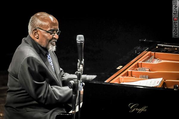 Junior Mance