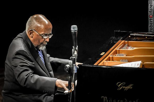 Junior Mance