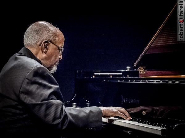 Junior Mance