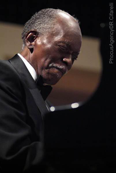 hank jones