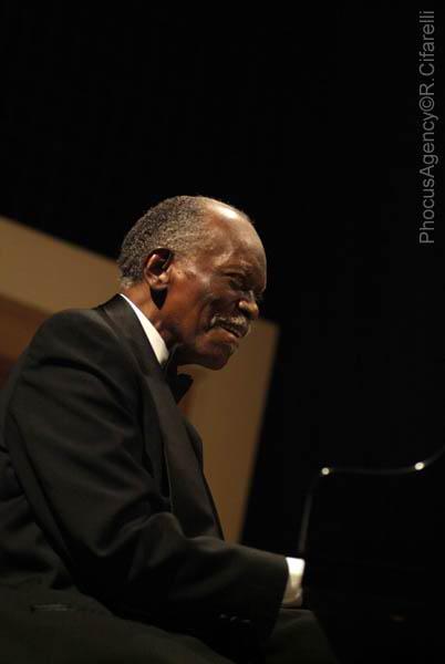 hank jones