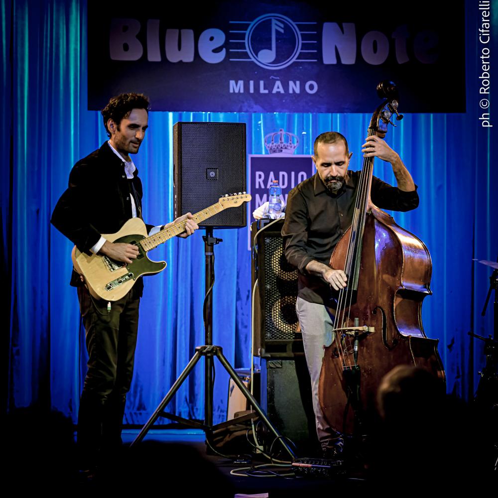 Julian Lage chitarra--Jorge Roeder basso--Eric Doob batteria